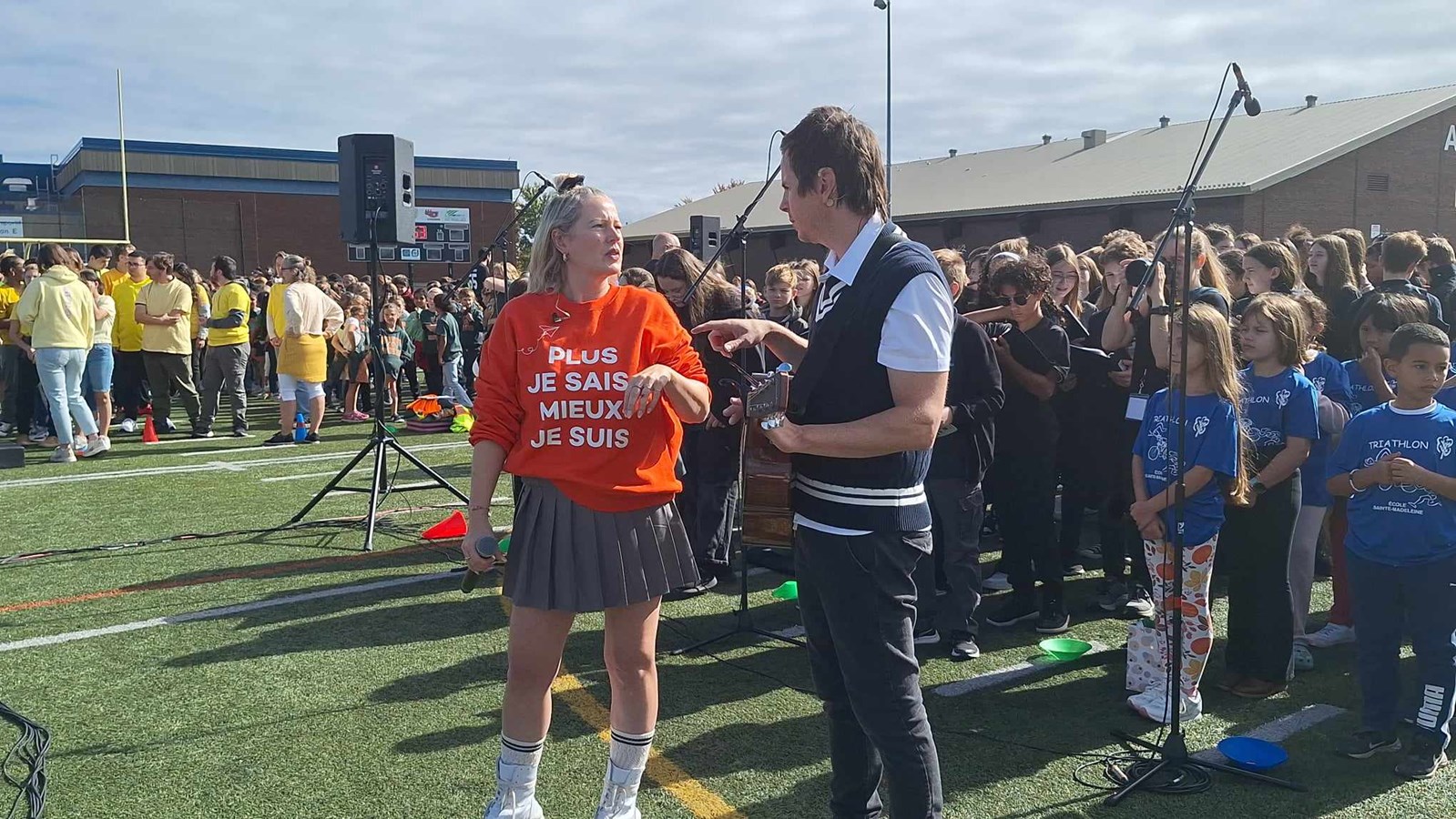 En vidéo | 4 000 élèves chantent en coeur à Vaudreuil-Dorion