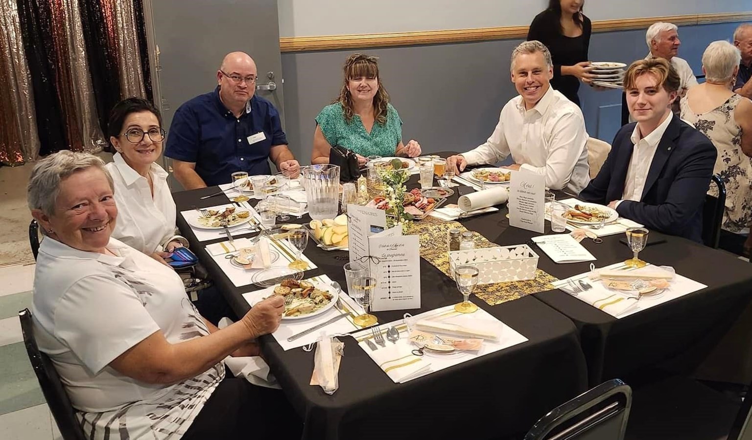 Sur la photo, on reconnaît, entre autres, le maire de Terrasse-Vaudreuil Michel Bourdeau, et le député fédéral de Vaudreuil-Soulanges, Peter Shiefke