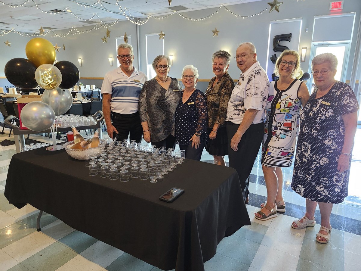 The seven members of the Board of directors of Club de l'âge d'or de Pincourt