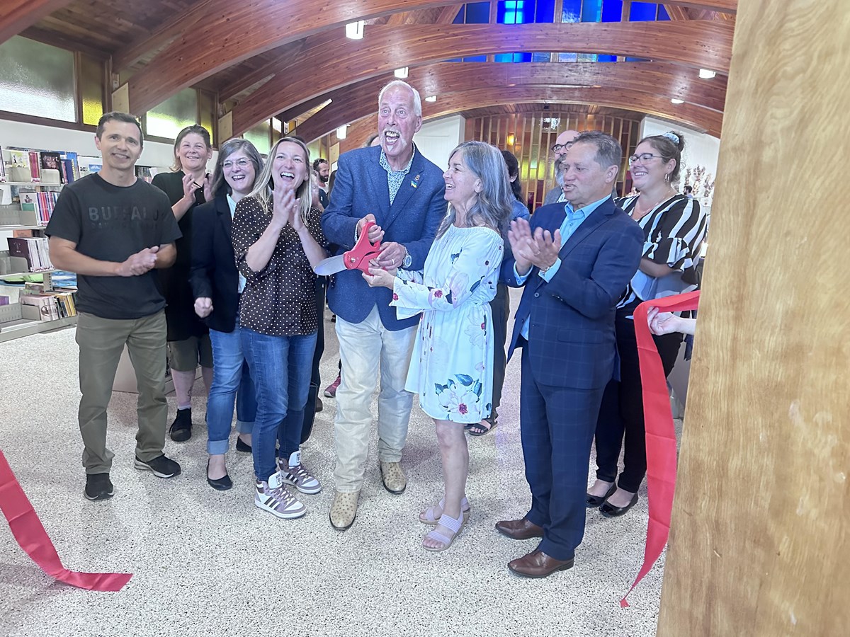 The Adrienne Demontigny-Clément library officially opens its doors