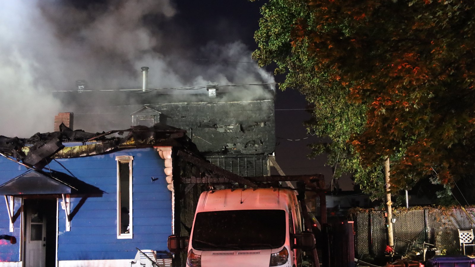Deux résidences endommagées par les flammes sur la rue Académie