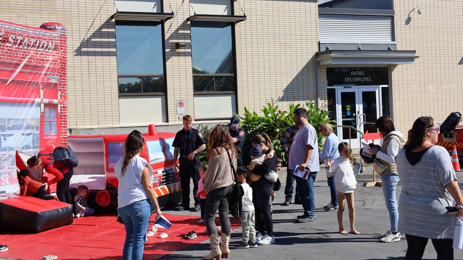 L'activité portes ouvertes attire 1200 visiteurs à la caserne de Coteau-du-Lac