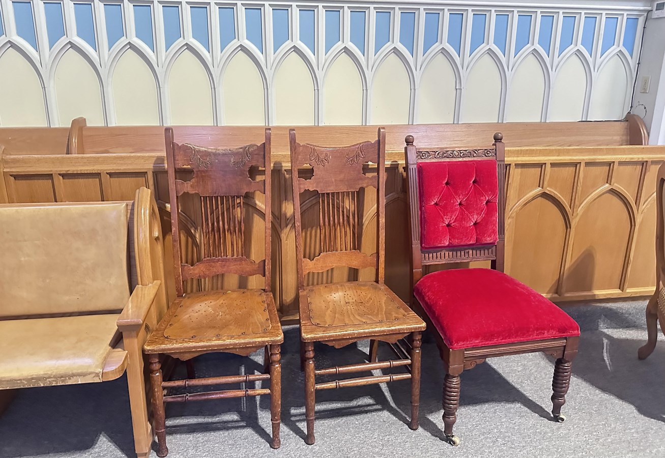 La chaise rouge ou a siégé Georges-Frédéric-Théophile Baillairgé des Cèdres