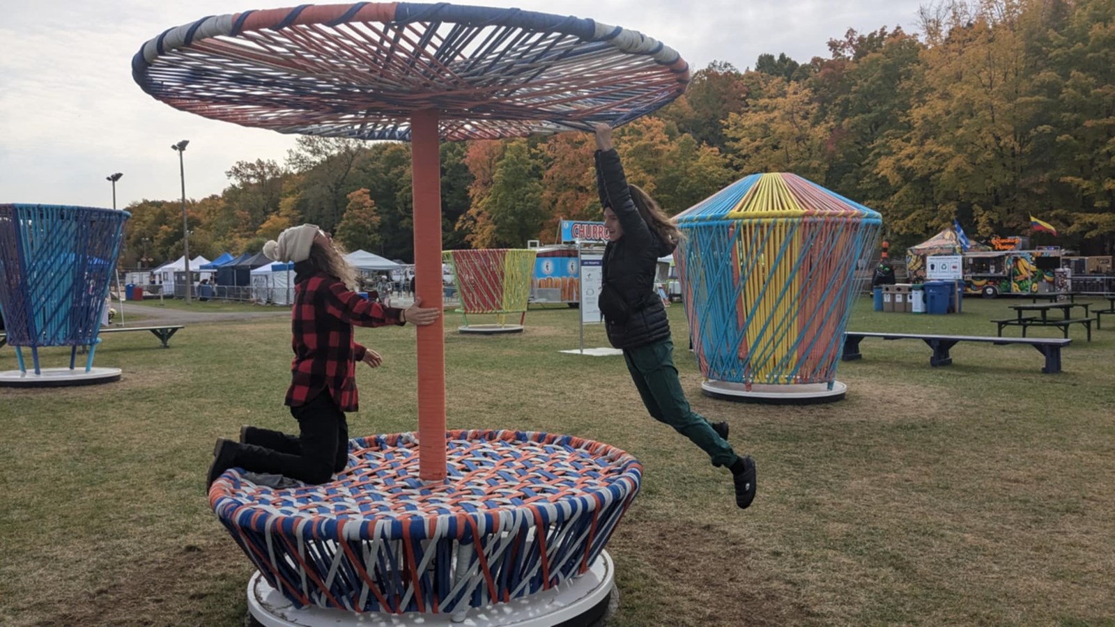 Cette année, le festival accueillait une installation artistique exceptionnelle, Los Trompos