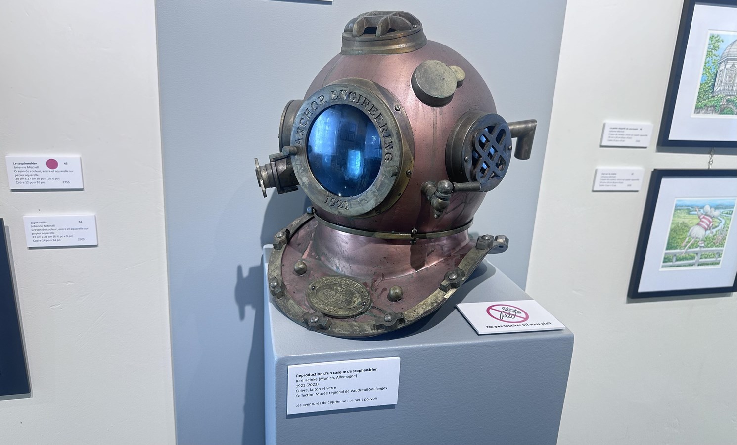 Reproduction of a diving helmet, the inspiration for Cyprienne et le Petit pouvoir