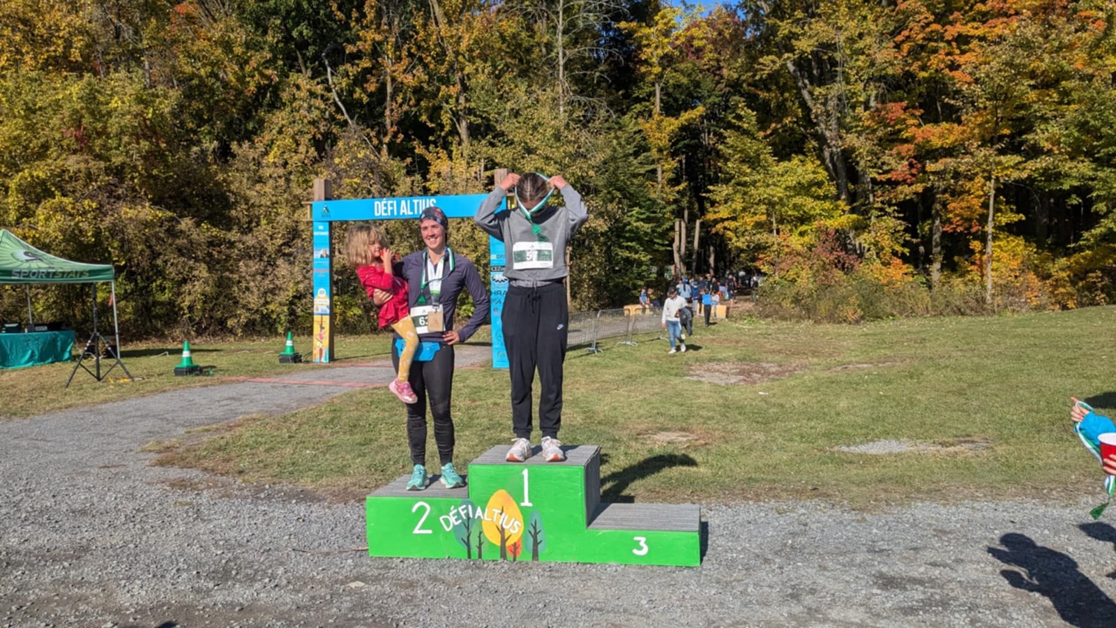 The women's 10 km winners are: in third place (absent from photo): Valérie Blanco, in second place; Courtney Wilson and in first place: Améliane Laporte