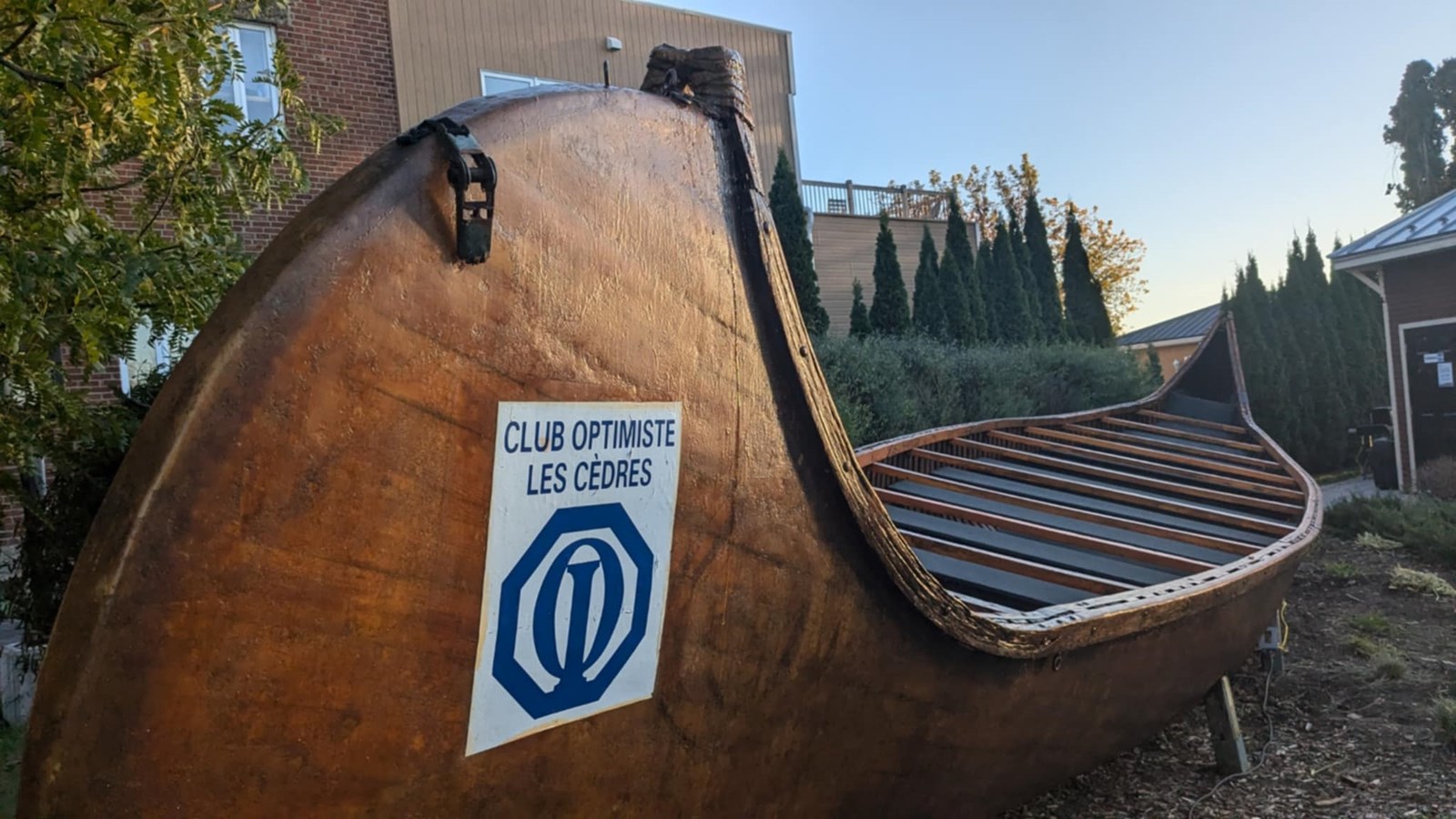Les Cèdres celebrates the 40th anniversary of its big canoe
