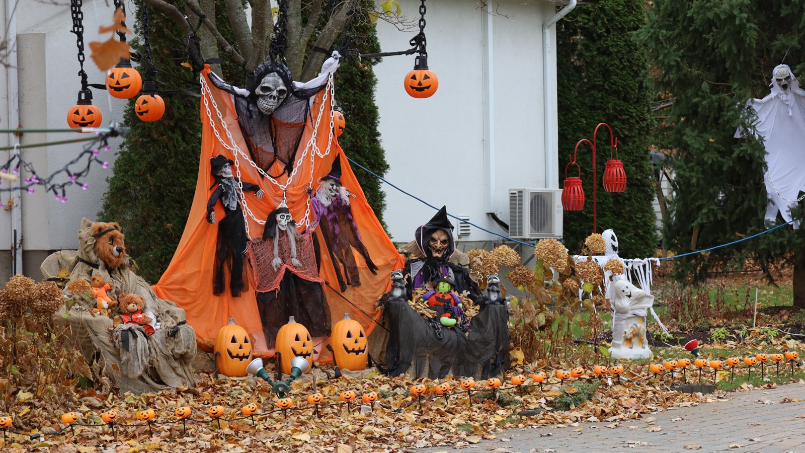 Decorate your home to bring joy to your community  