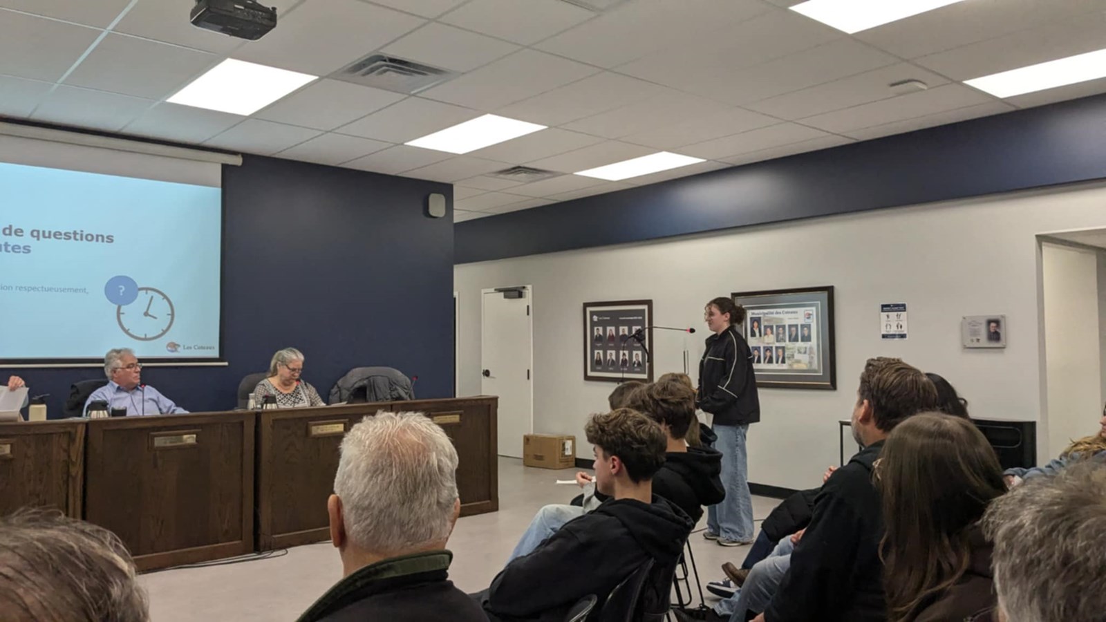 Students from Coteaux and Saint-Zotique address their elected representatives