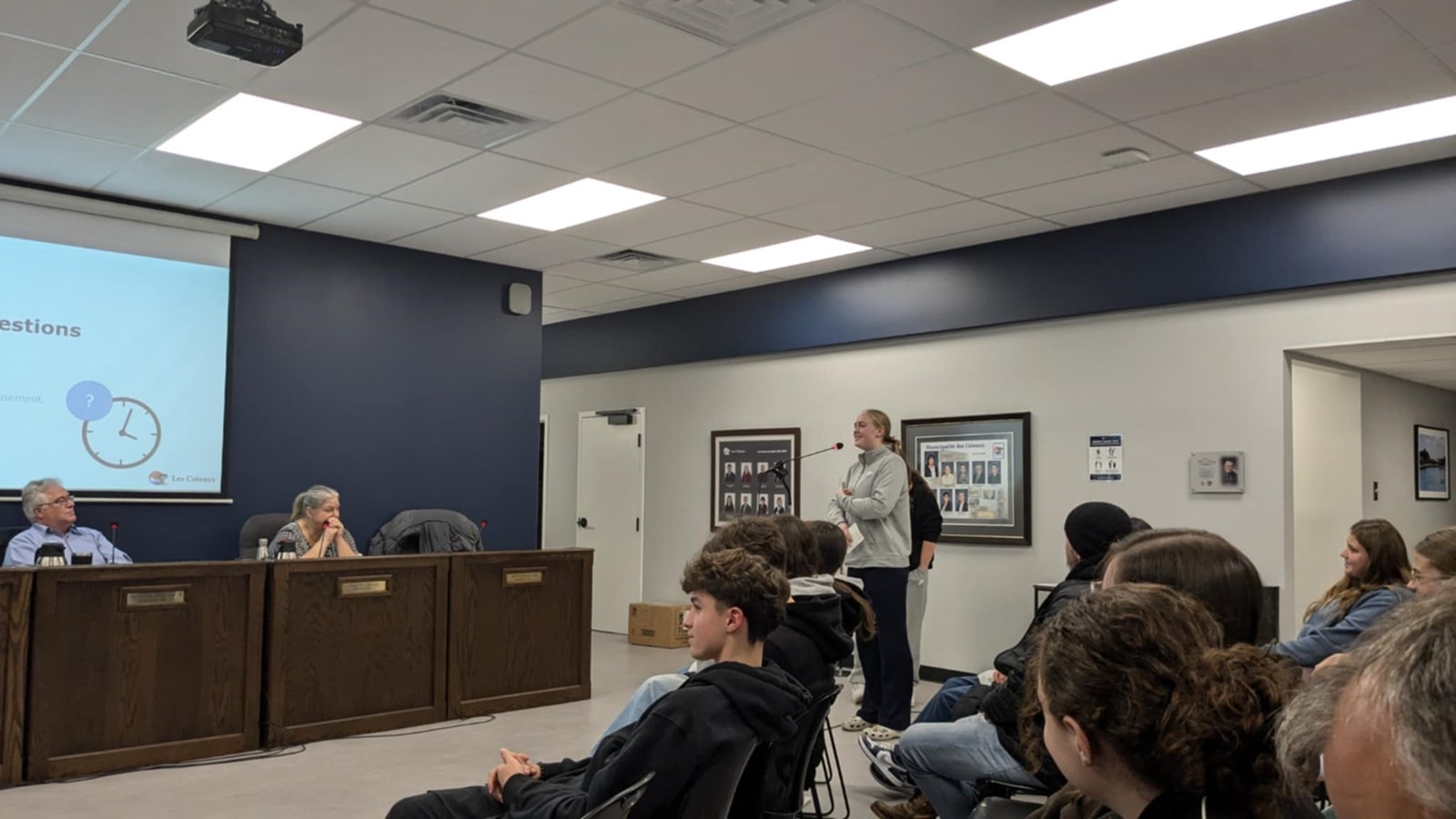 Students from Coteaux and Saint-Zotique address their elected representatives