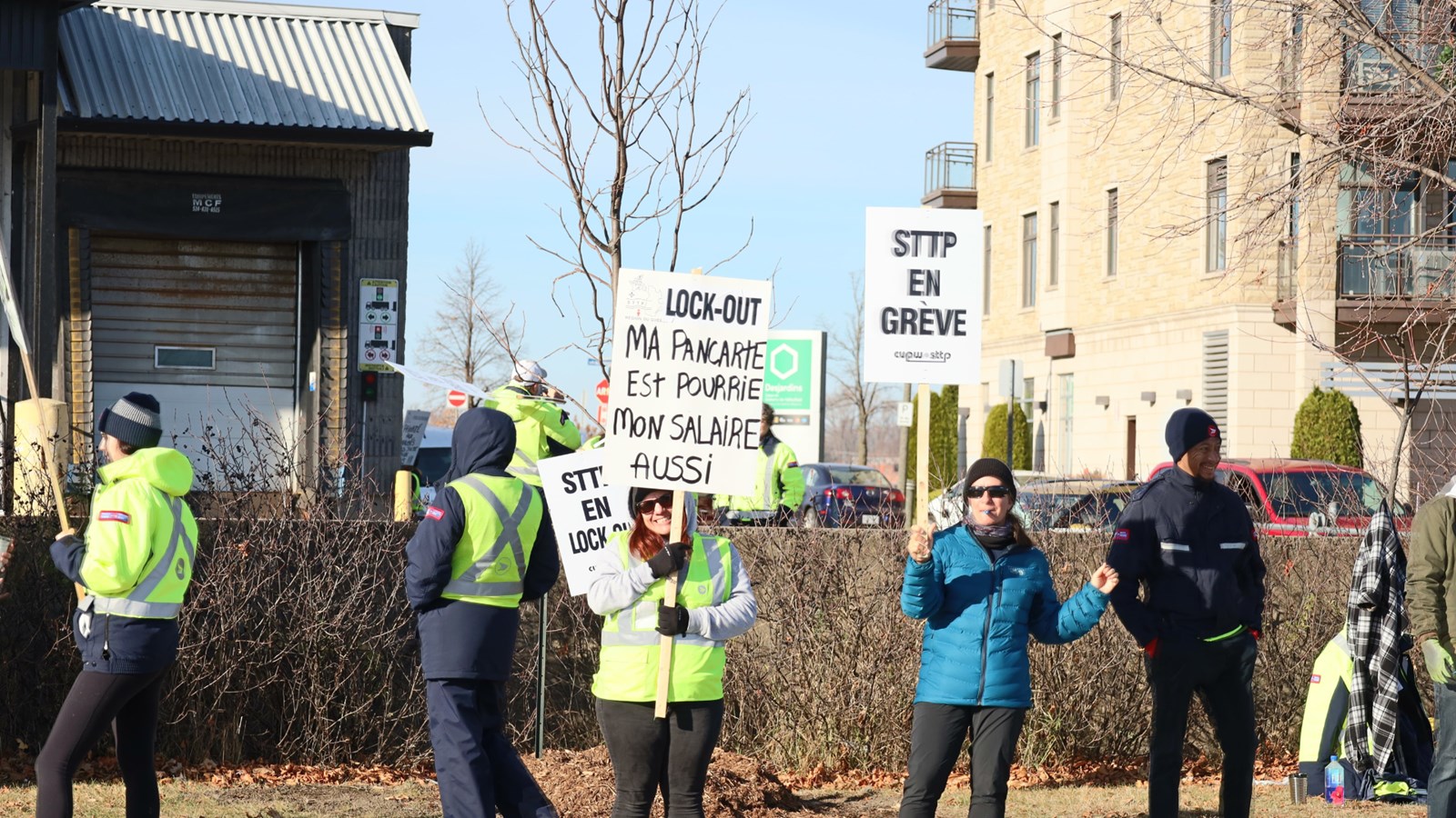 Could the Canada Post strike jeopardize your holiday shopping? 
