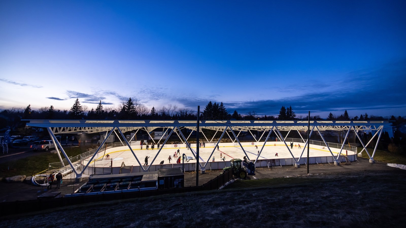 NDIP launches the outdoor skating season and inaugurates the roof of its refrigerated rink