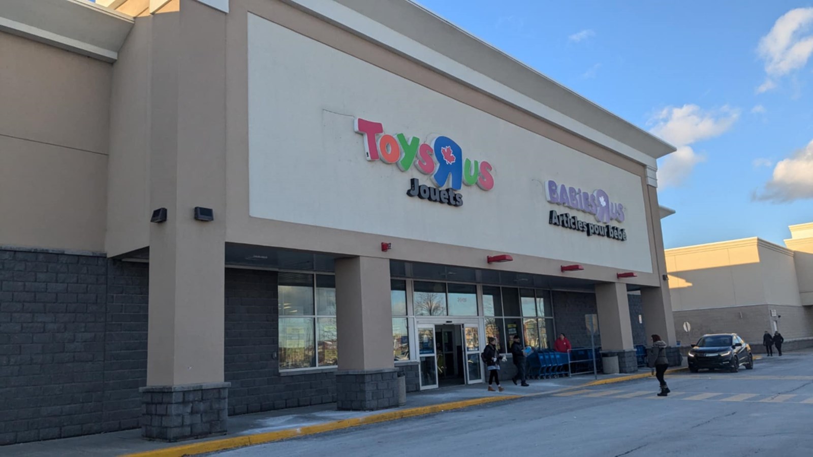Vaudreuil-Dorion Toys “R ”Us closes its doors
