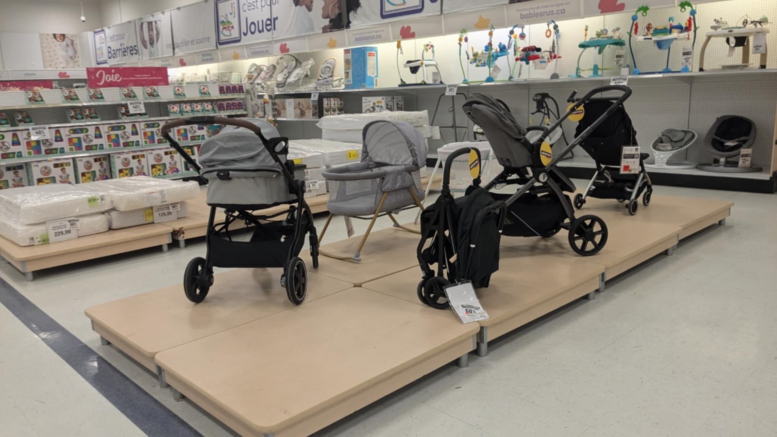 Vaudreuil-Dorion Toys “R ”Us closes its doors