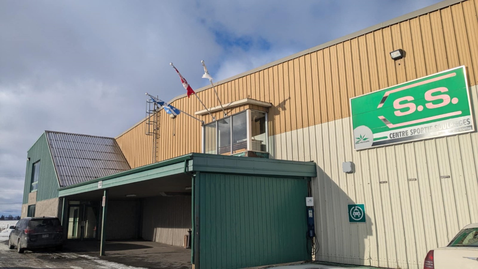 Du Nunavik au Centre sportif Soulanges à Saint-Polycarpe pour l'amour du hockey