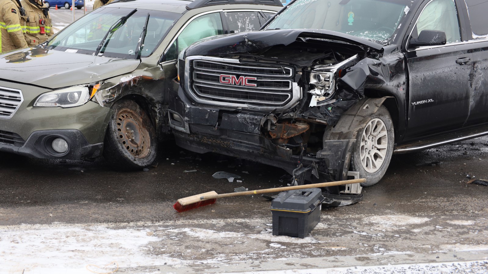 Un automobiliste reçoit un constat d'infraction après une collision