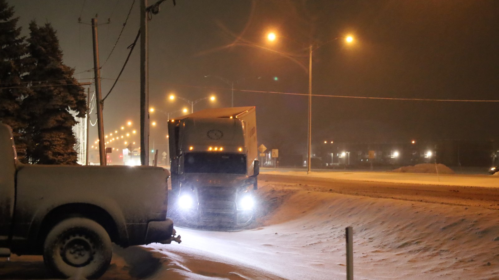 Une semi-remorque impliquée dans une sortie de route