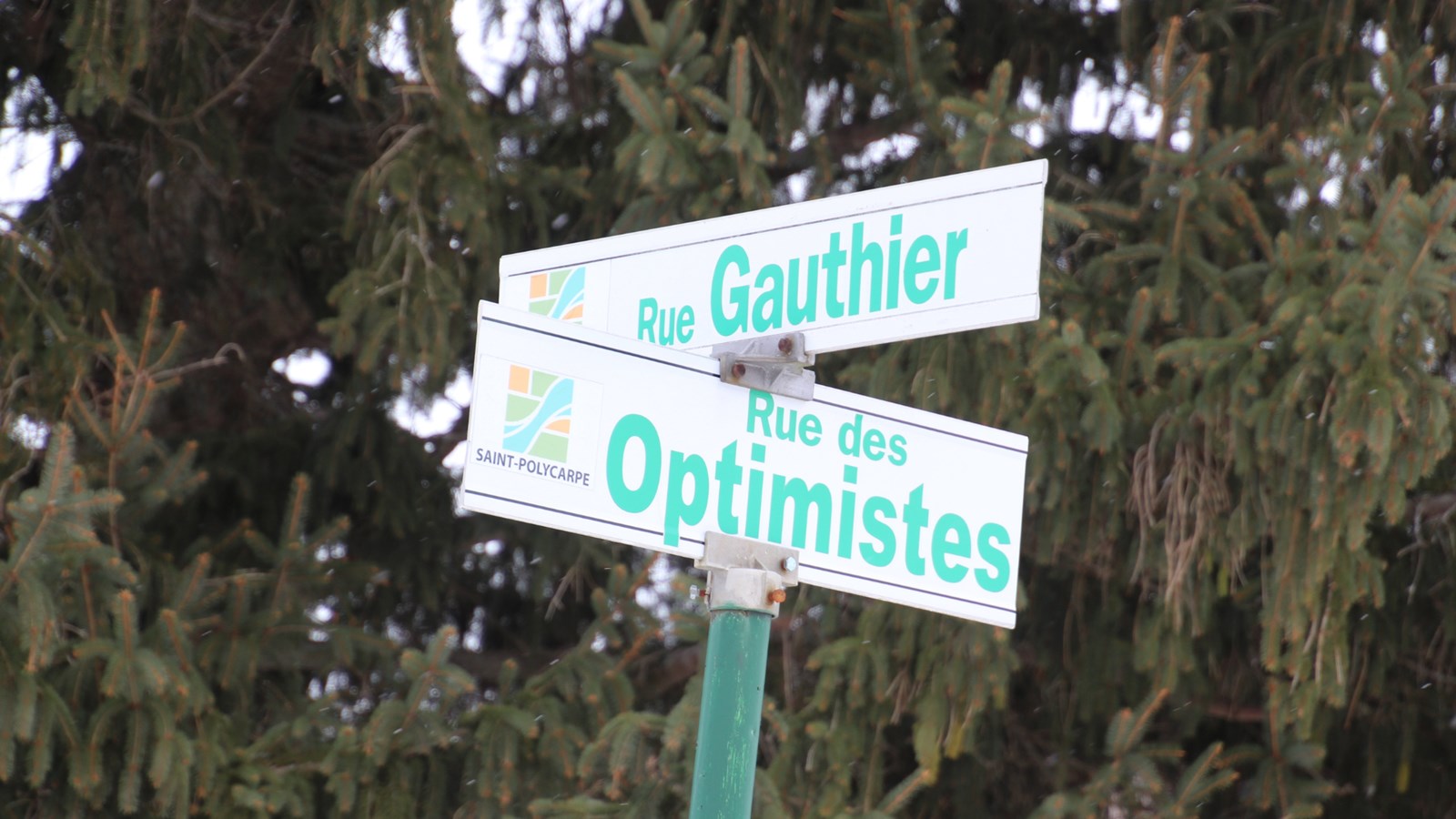 A home on rue Gauthier in Saint-Polycarpe has been engulfed in flames