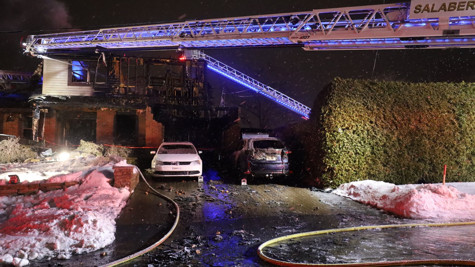 Vaudreuil-Dorion firefighters help each other out tonight