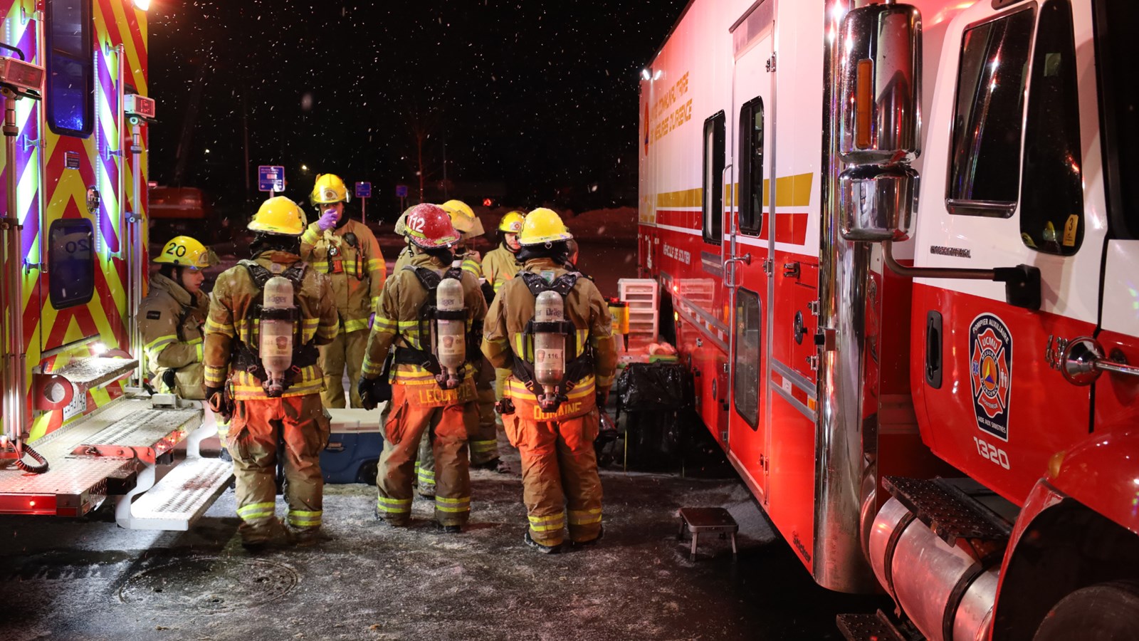 Vaudreuil-Dorion firefighters help each other out tonight