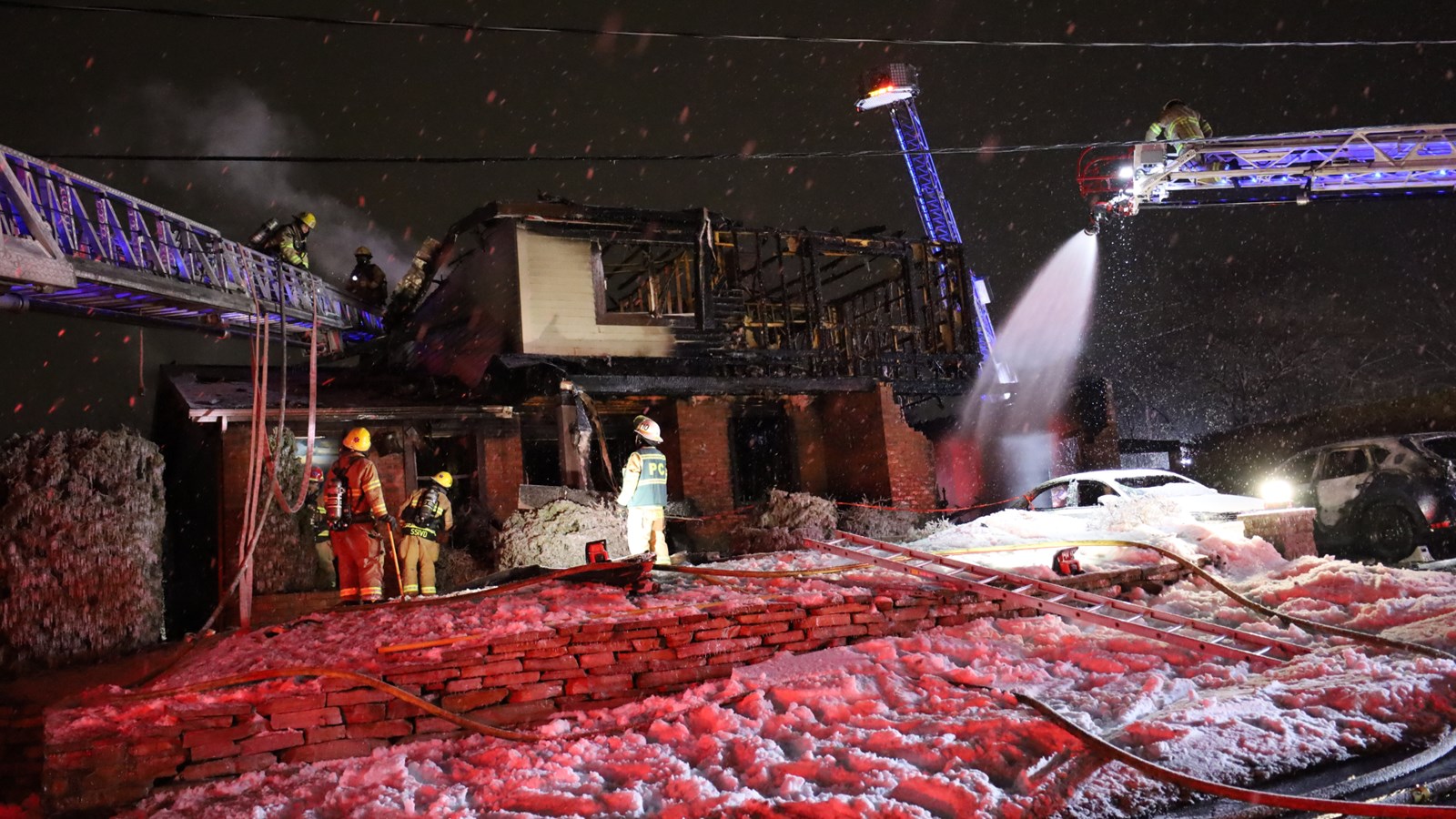Vaudreuil-Dorion firefighters help each other out tonight