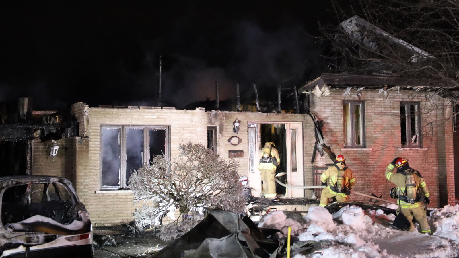Une résidence de Saint-Zotique est détruite par les flammes