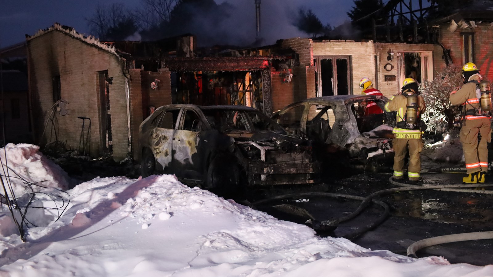 Une résidence de Saint-Zotique est détruite par les flammes