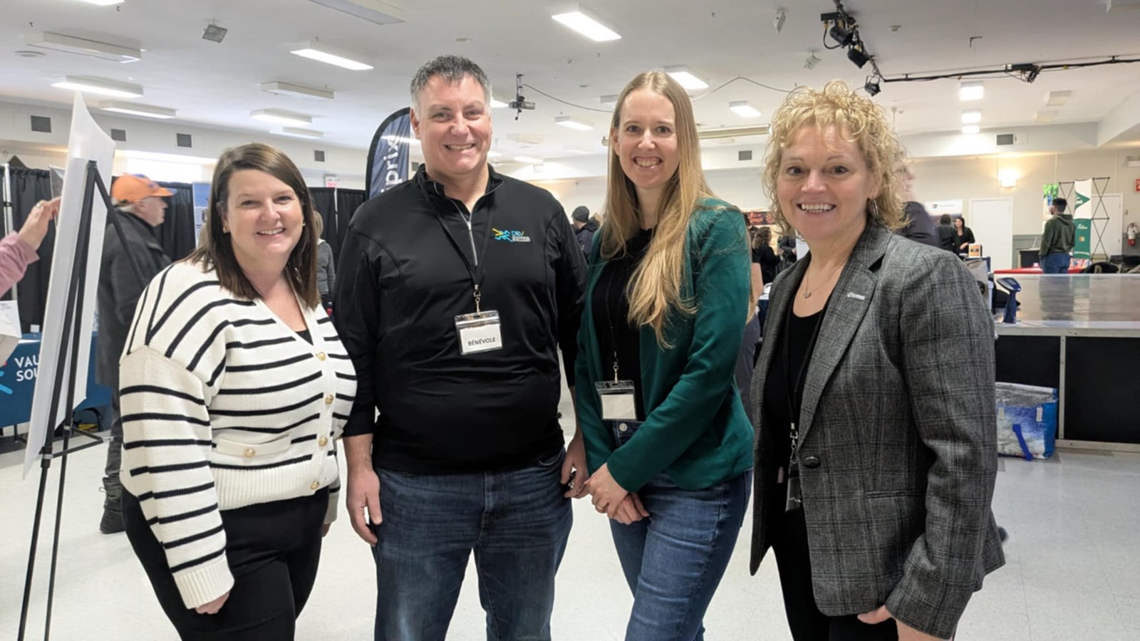 Quelques membres de la Table de concertation pour l’emploi de Vaudreuil-Soulanges sont présents pour guider les visiteurs vers les employeurs qui participent à l'activité