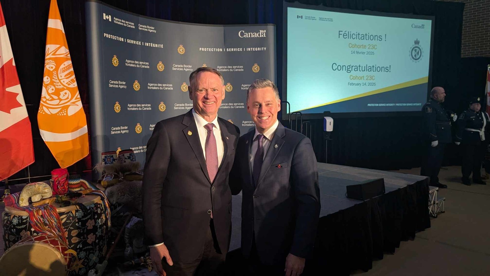 David J. McGuinty (Gauche) Peter Schiefke (droite)