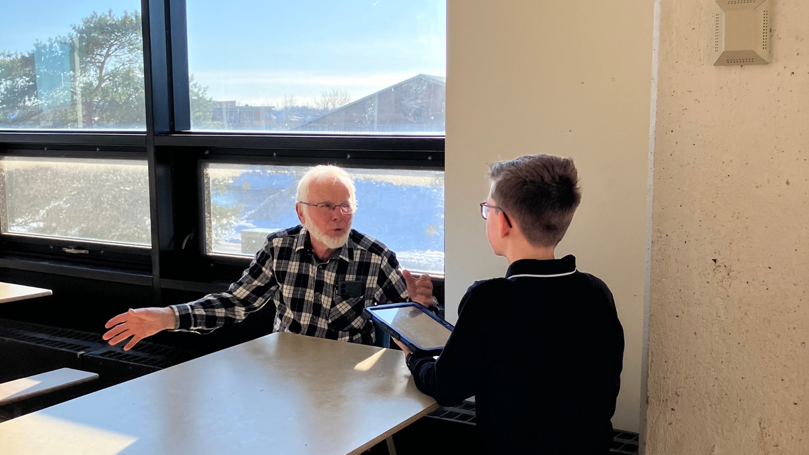 A bridge between generations: Cité-des-Jeunes students give voice to seniors