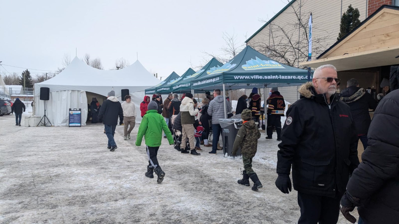 Retour en images sur la visite des Anciens Canadiens à Saint-Lazare ce samedi