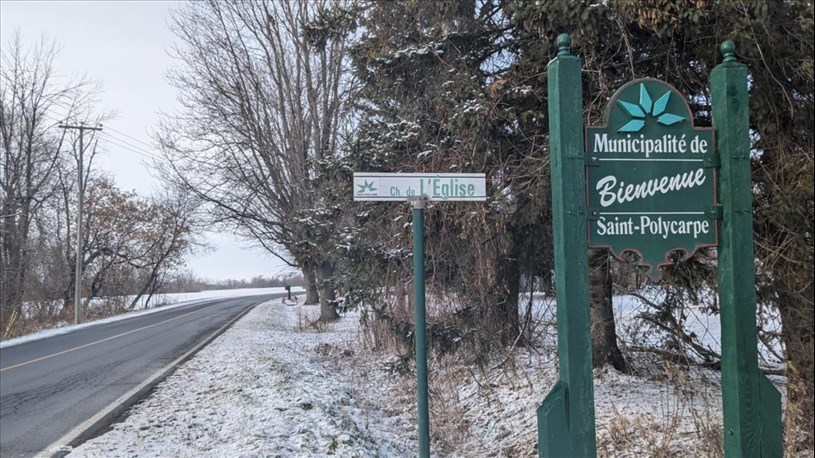 Le chemin de l'Église à Saint-Polycarpe est fermé pour une durée indéterminée, en raison des conditions impraticables et de la visibilité nulle par endroits