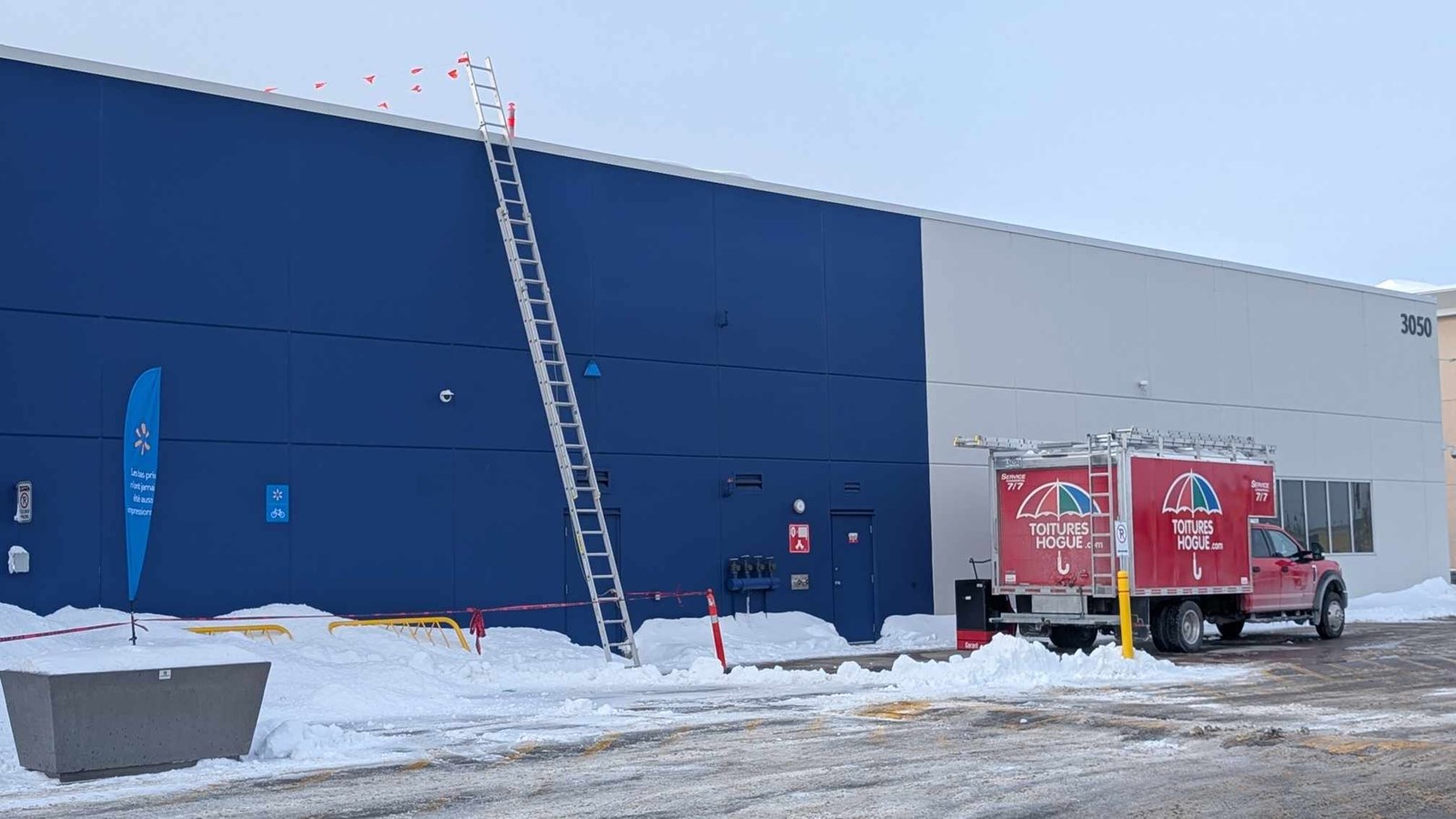Risque d'effrondrement: le Walmart de Vaudreuil-Dorion fermé d'urgence