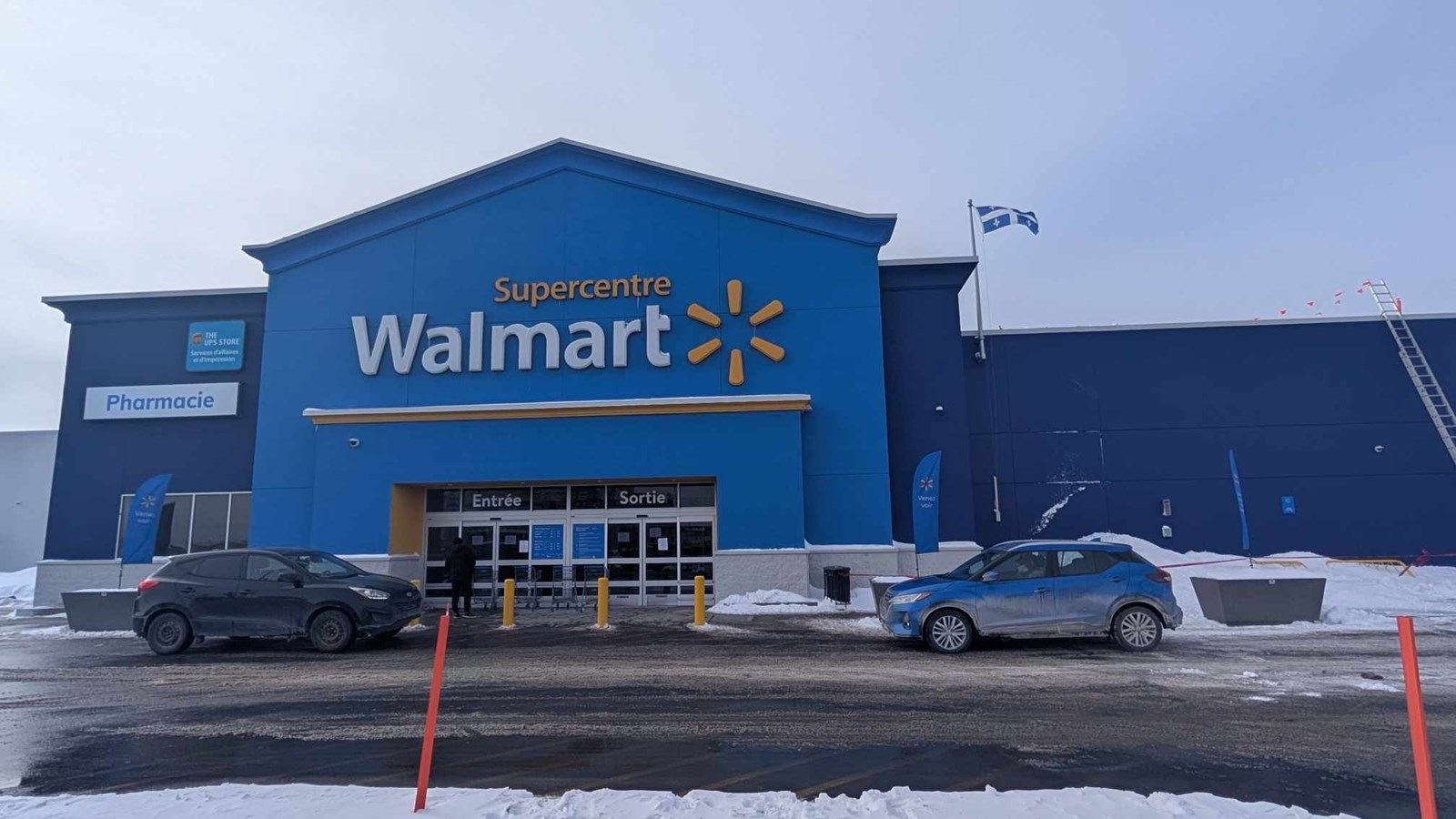 Risque d'effrondrement: le Walmart de Vaudreuil-Dorion fermé d'urgence