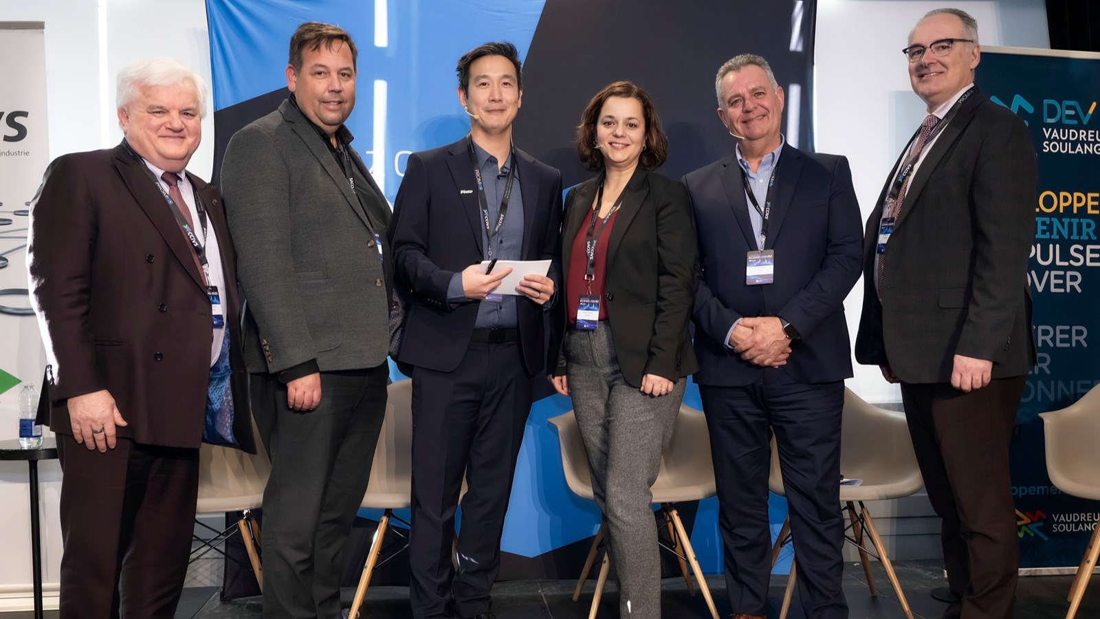 Michel Leblanc, directeur principal chez Pomerleau, Dr Sébastien Toussain, responsable du recrutement en médecine spécialisée. Taï Cory, Raquel Medeiros, Sylvain Tessier, conseiller senior TI et Bernard Cyr, directeur général adjoint des programme de santé physique, spécialisée et générale du CISSSMO