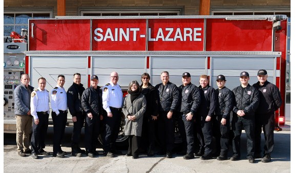 Saint-Lazare modernise son service incendie avec un nouveau camion autopompe