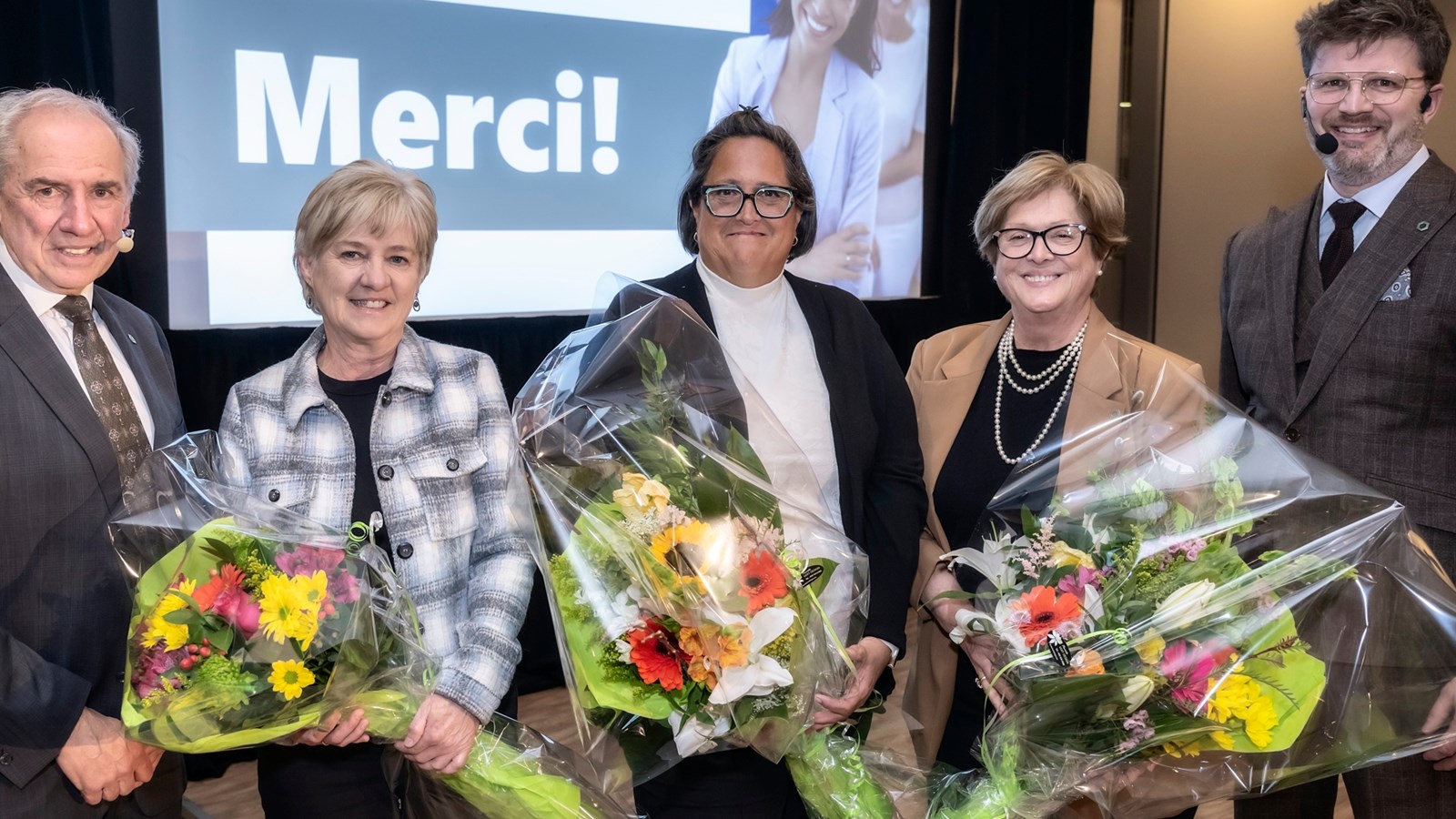 Les quatre administratrices sortantes ont respectivement réalisé au sein de Desjardins des mandats de 8 ans (Mme Isabelle Poirier), 14 ans (Mme Elaine Lefebvre), 21 ans (Mme Josée Charette) et 33 ans (Mme Hélène Therrien)