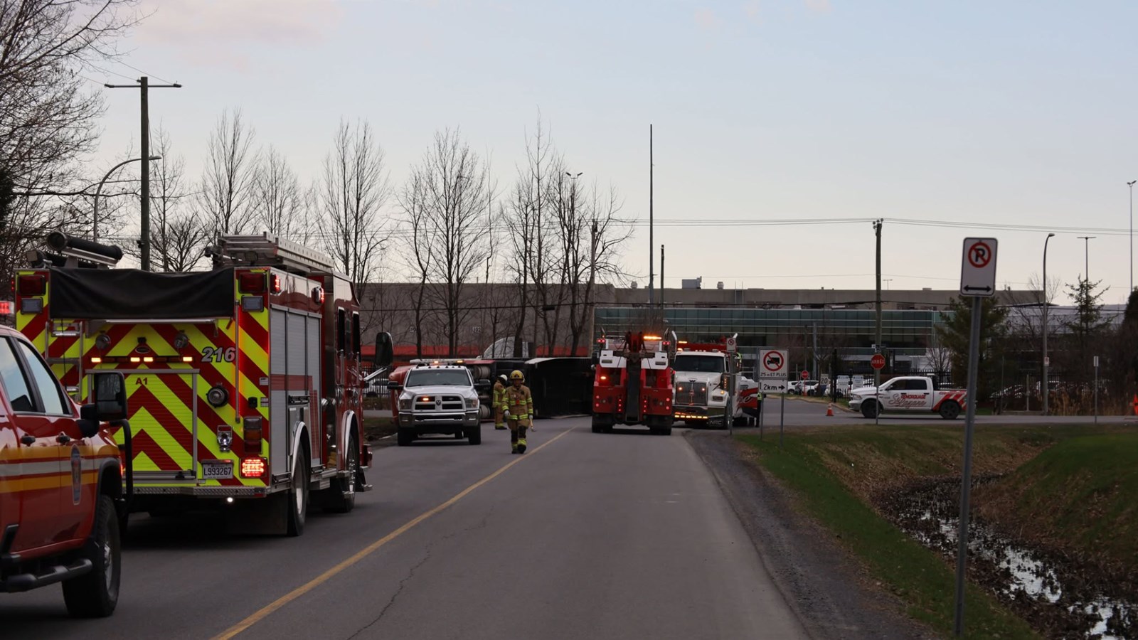 Un poids lourd se renverse dans le parc industriel de Coteau-du-Lac