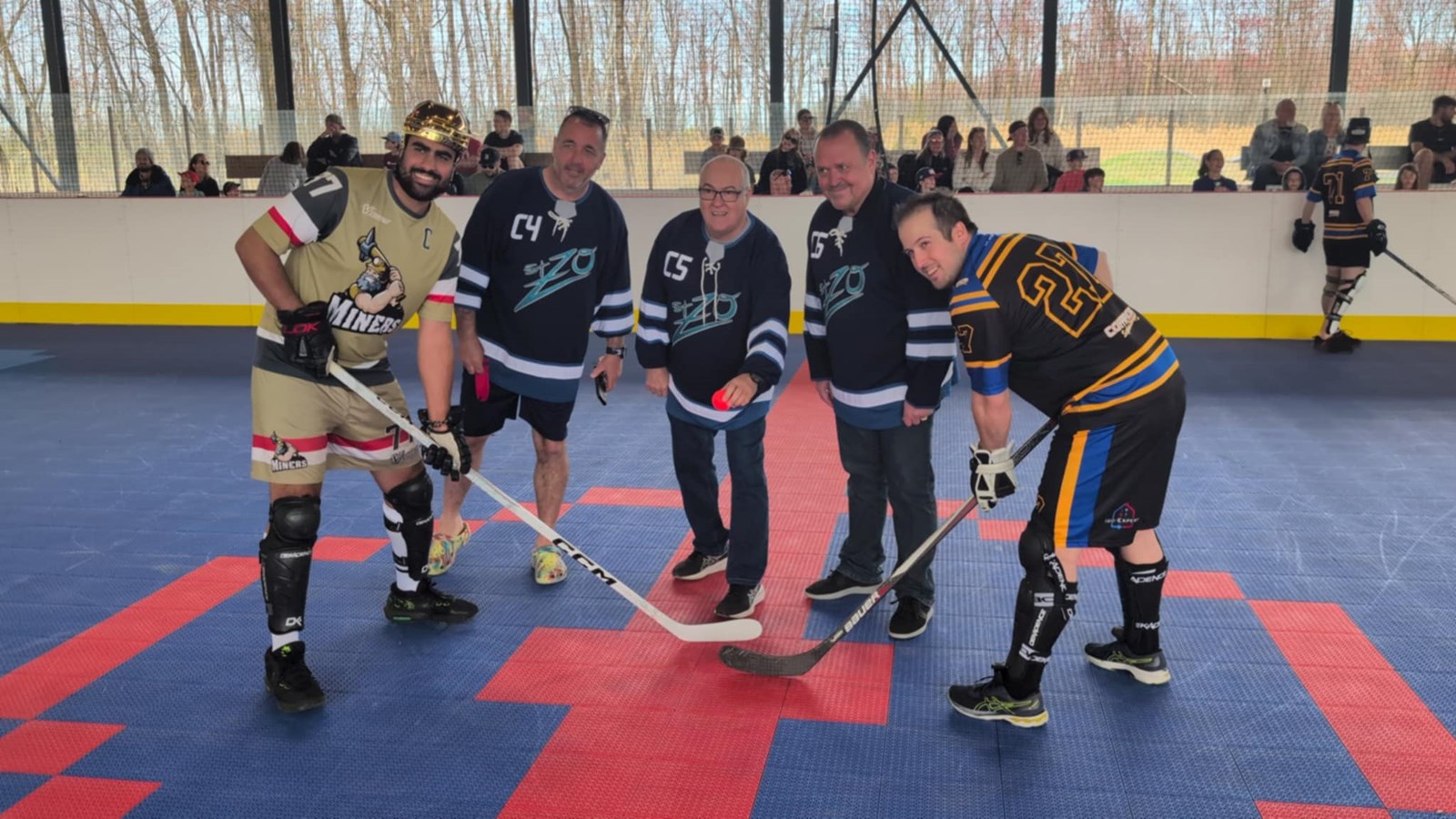 Saint-Zotique : inauguration de la nouvelle plateforme de Dek Hockey