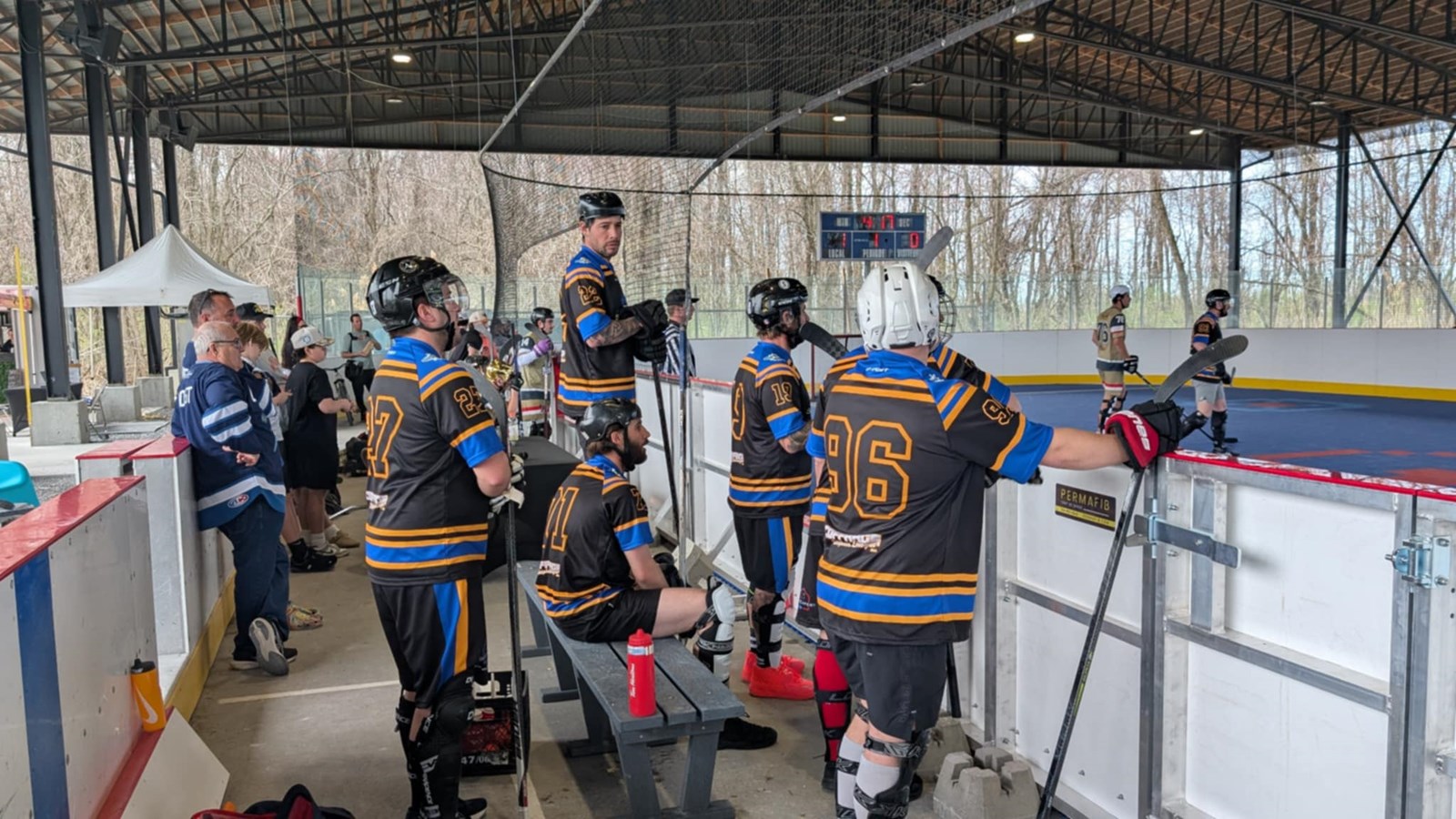 Saint-Zotique : inauguration de la nouvelle plateforme de Dek Hockey
