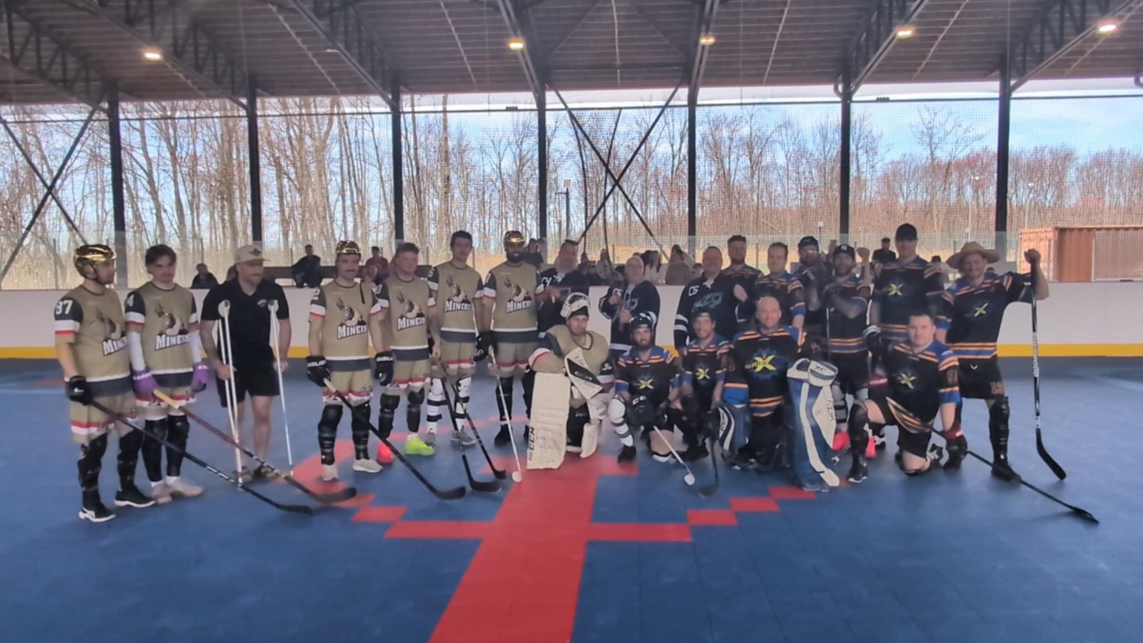 Saint-Zotique : inauguration de la nouvelle plateforme de Dek Hockey