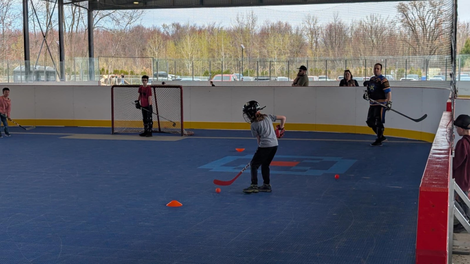 Saint-Zotique : inauguration de la nouvelle plateforme de Dek Hockey