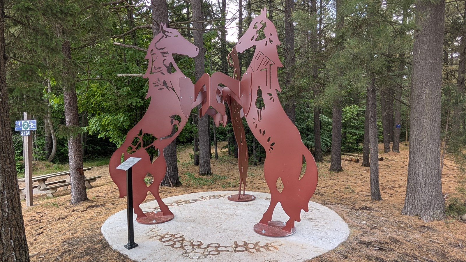 Saint-Lazare dévoile l’œuvre équestre Carrousel au parc nature Les Forestiers