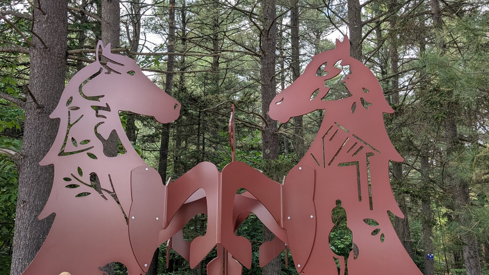 Saint-Lazare dévoile l’œuvre équestre Carrousel au parc nature Les Forestiers