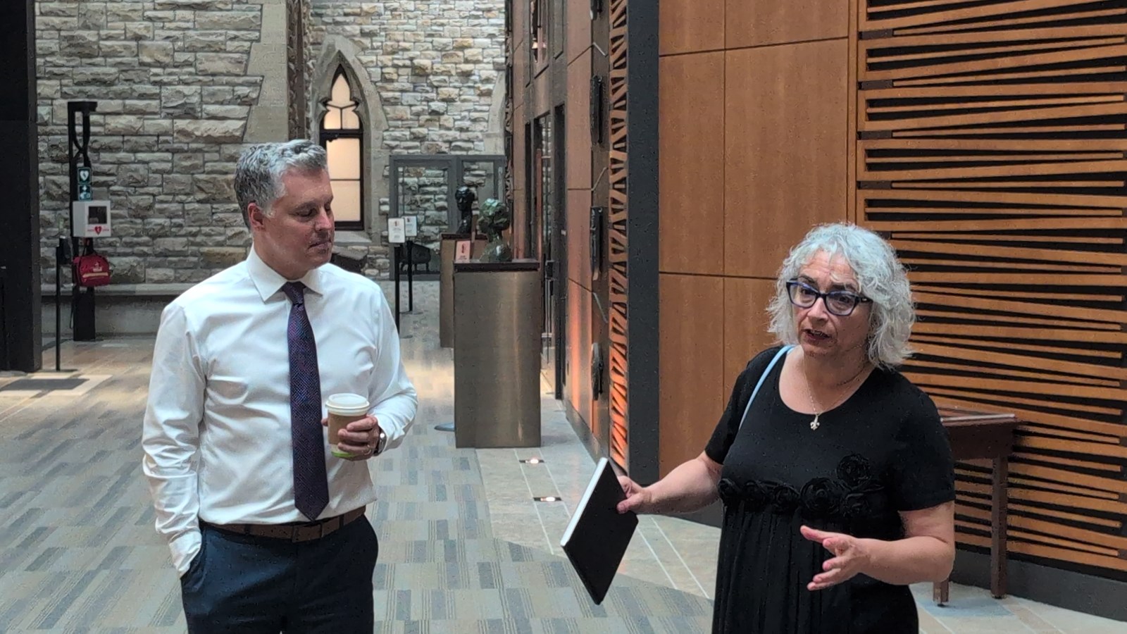 Une journée aux côtés de Claude DeBellefeuille sur la Colline du Parlement