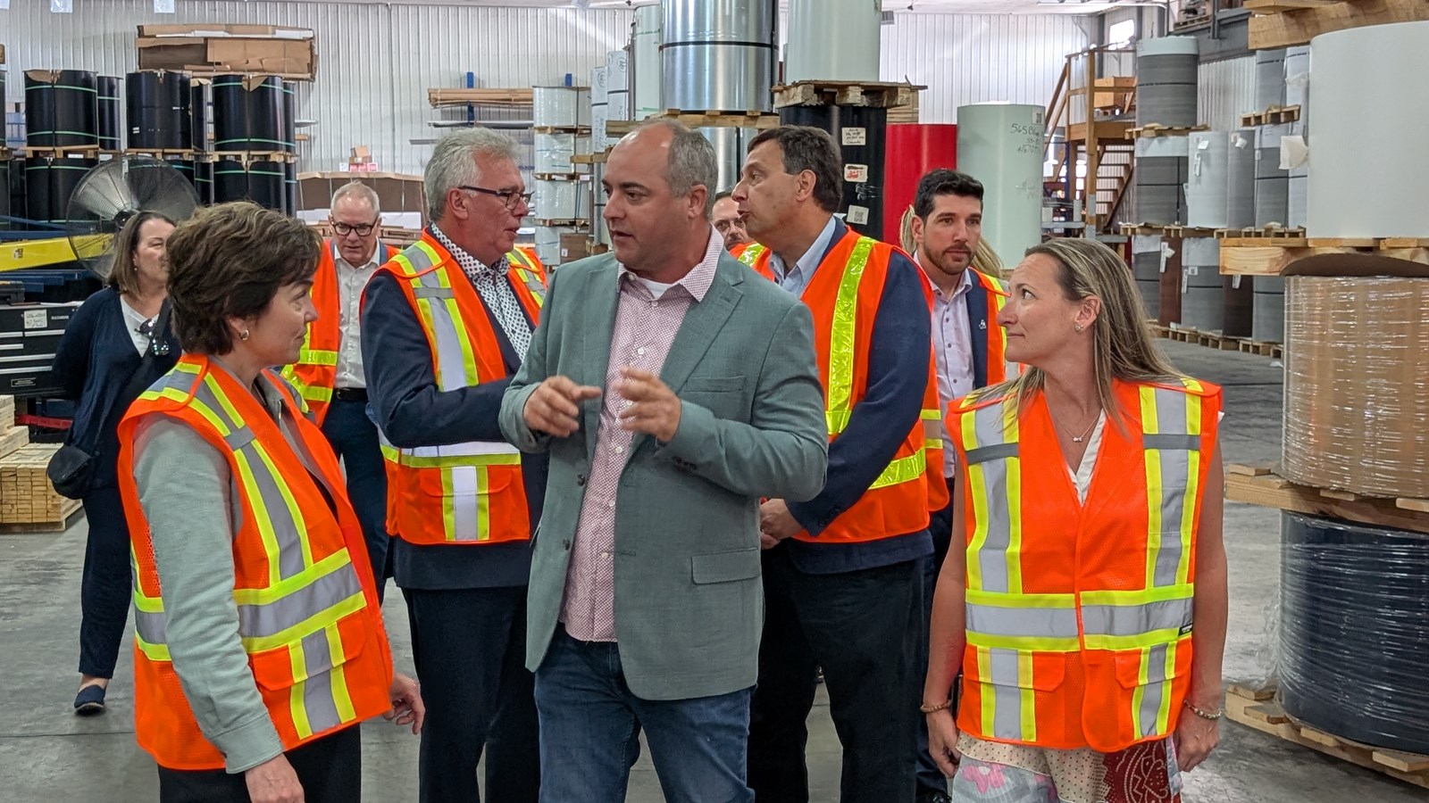 Christine Fréchette visite Métalunic pour souligner l’innovation régionale