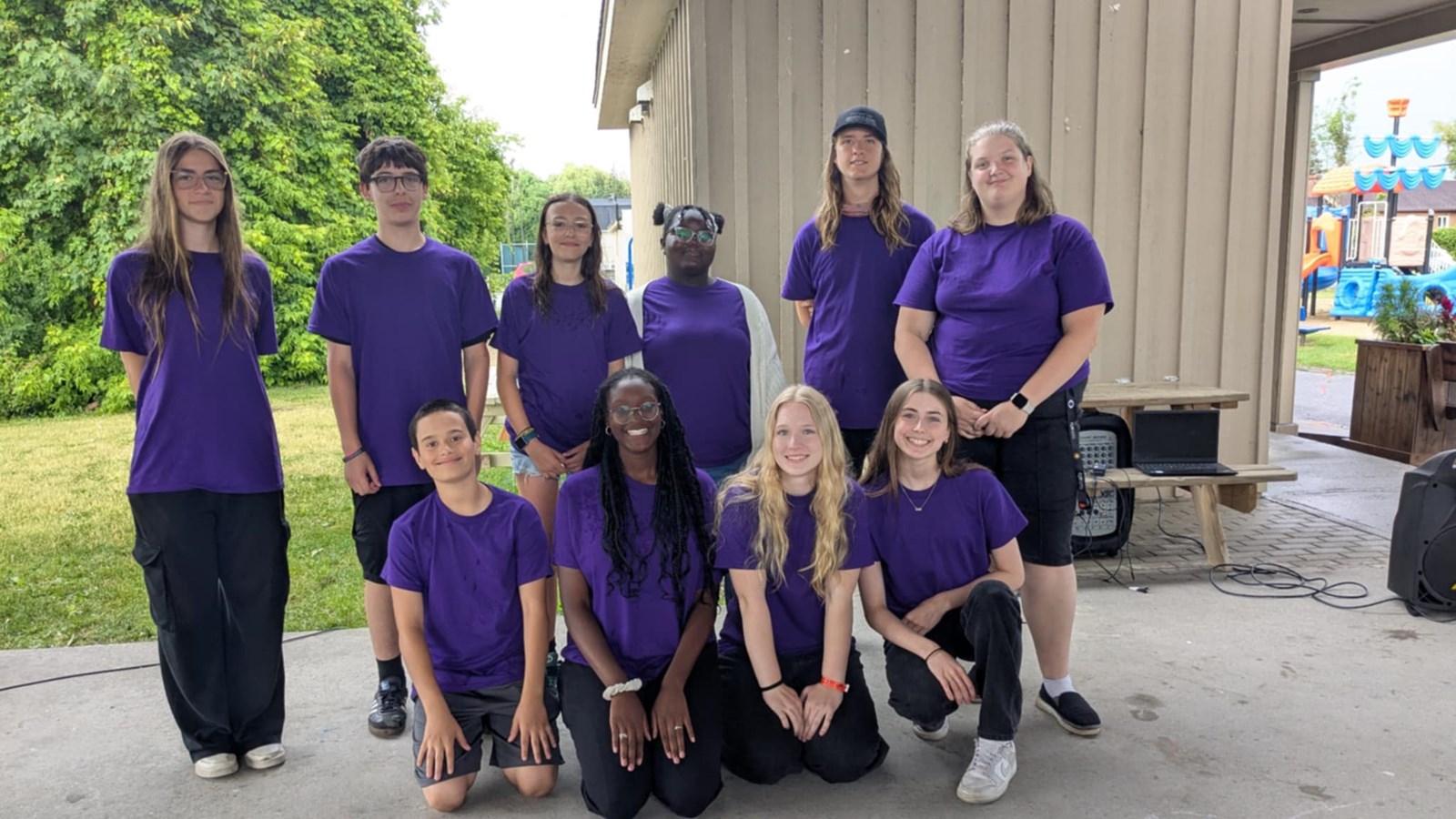Dix jeunes entrepreneurs de Pointe-des-Cascades au service des citoyens 