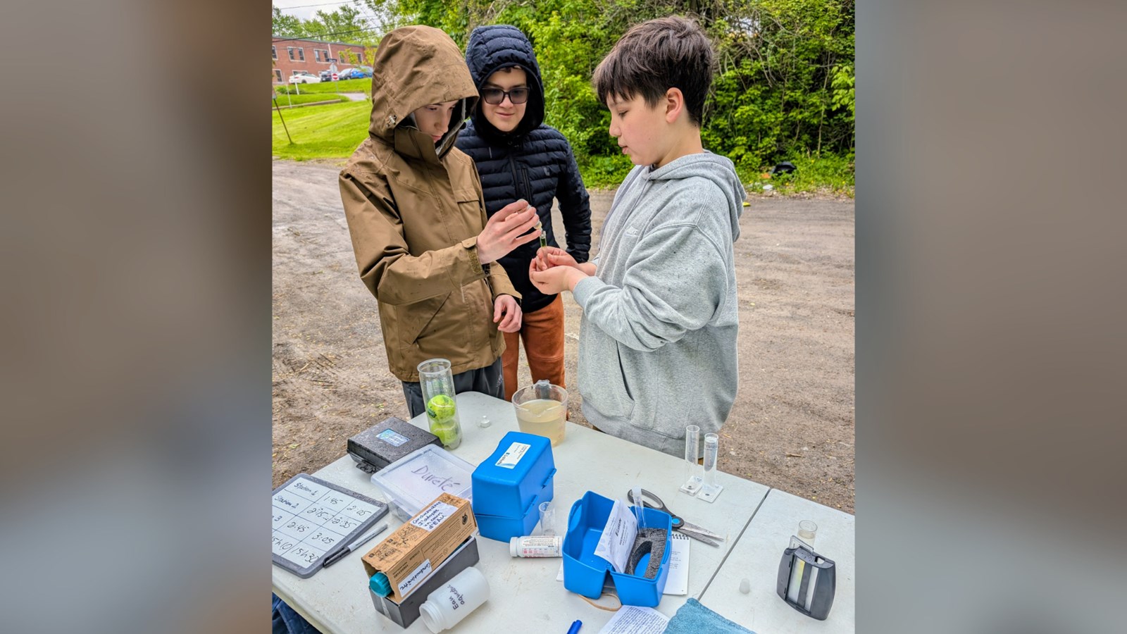Des élèves de la région plongent dans la science des cours d’eau
