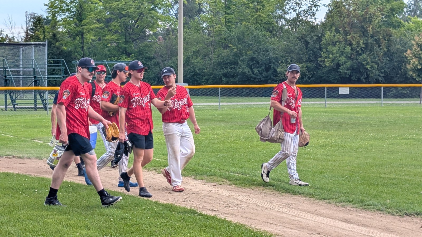 Une première édition réussie pour le tournoi de balle-molle des services d’urgence