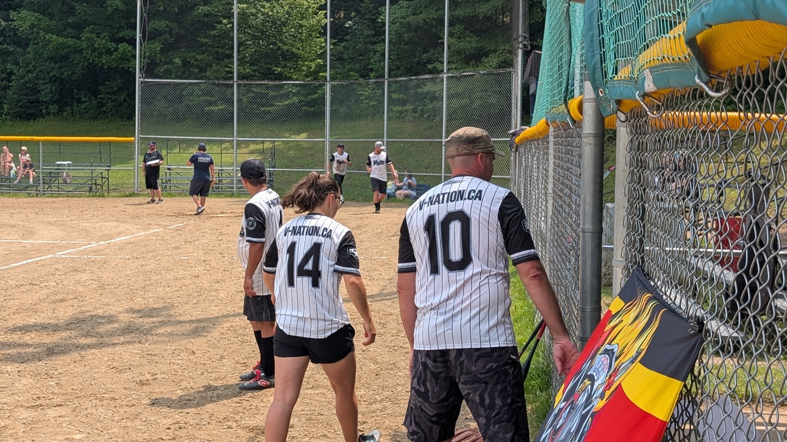 Une première édition réussie pour le tournoi de balle-molle des services d’urgence